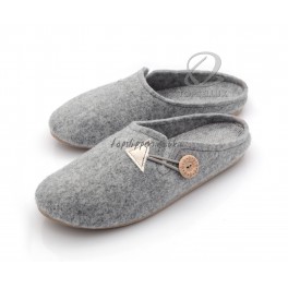 http://topslippers.co.uk/477-thickbox_default/womens-felt-mules-221-button-pdf.jpg