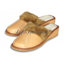 http://topslippers.co.uk/68-thickbox_default/womens-sheepskin-sheeps-wool-mules-420j.jpg